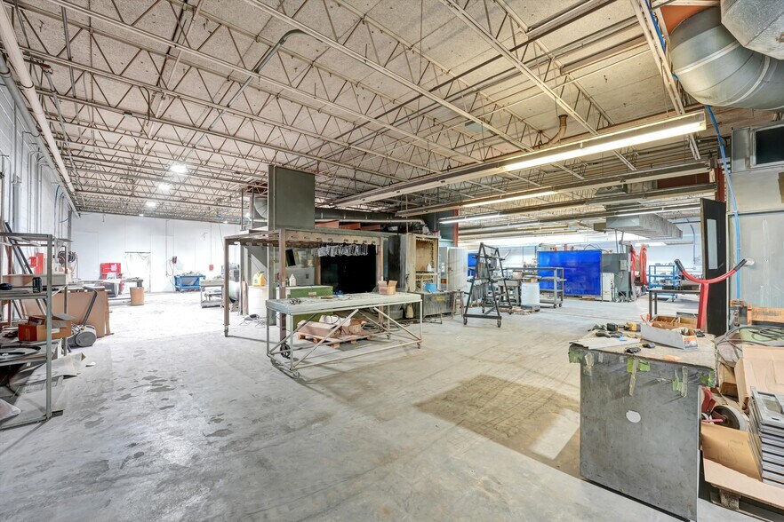 More Photos Of 1904 W Emory Rd, Powell Light Manufacturing For Sale