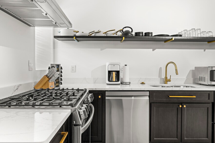 More Photos Of 9-13 Broadway St, Asheville Storefront Retail Office For Sale