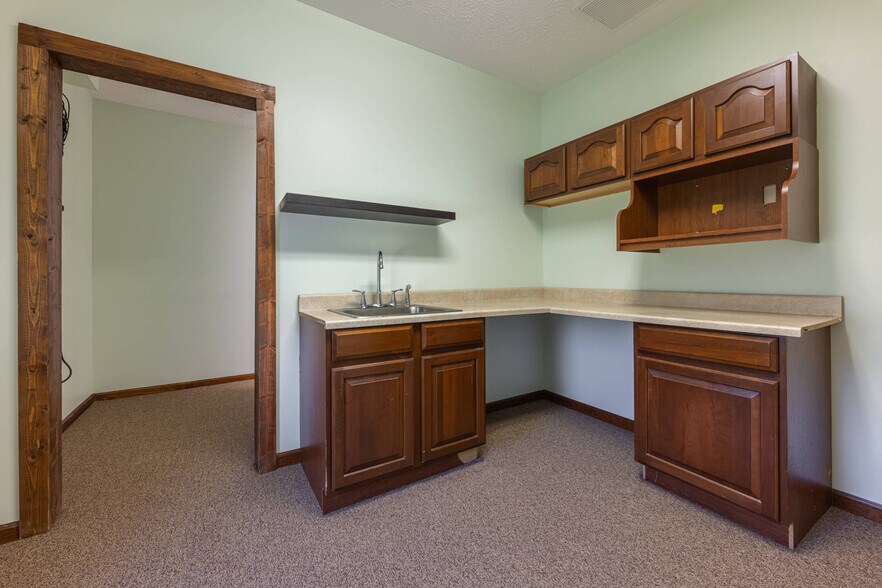More Photos Of 1920-1930 Commerce Center Blvd, Fairborn Office For Lease