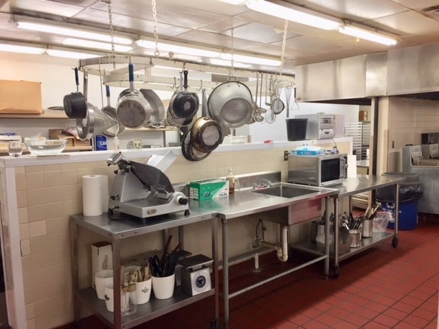 More Photos Of 340 Oyler Ave, Oak Hill Hotel For Lease