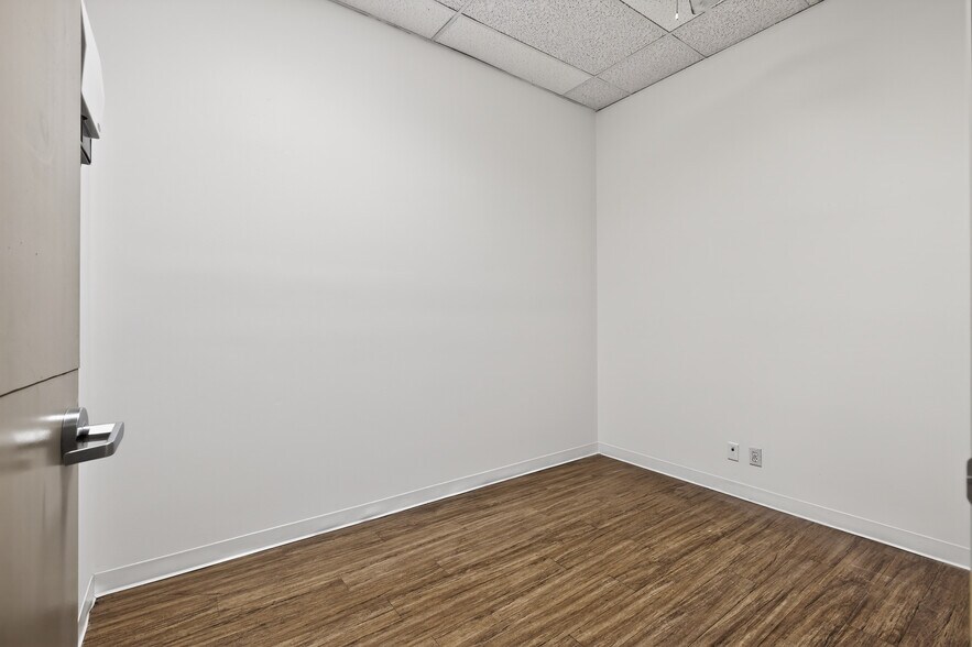 More Photos Of 439-441 E Hastings st, Vancouver Flex For Lease