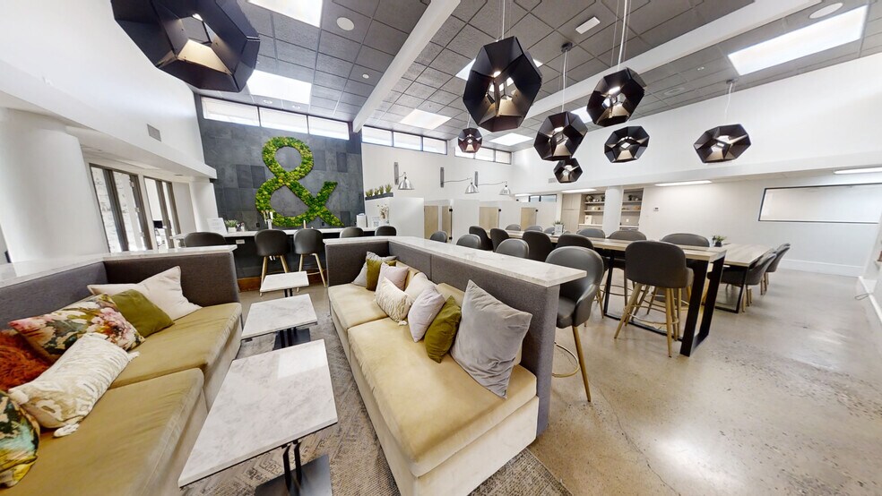 More Photos Of 5635 E Thomas Rd, Scottsdale Office For Sale