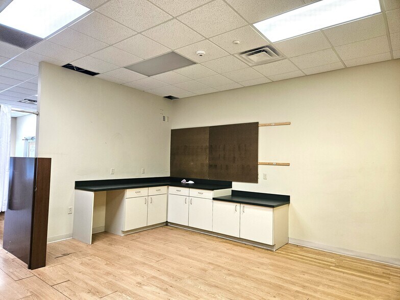 More Photos Of 100 S Michigan Ave, Saginaw Freestanding For Lease