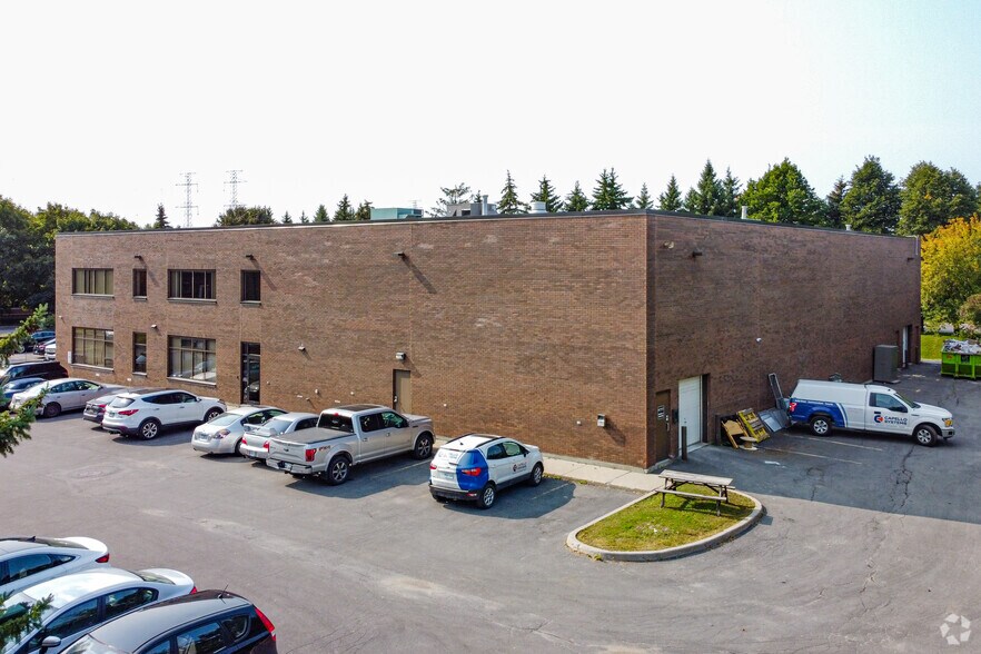 More Photos Of 2520 St Laurent Blvd, Ottawa Flex For Lease