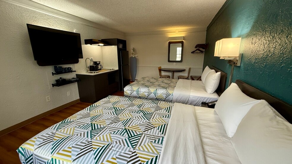 More Photos Of 220 I-10, Beaumont Hotel For Sale