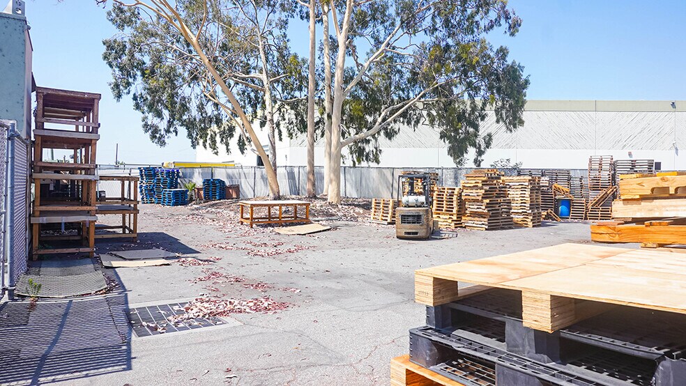 More Photos Of 6120-6140 Peachtree St, Commerce Distribution For Lease