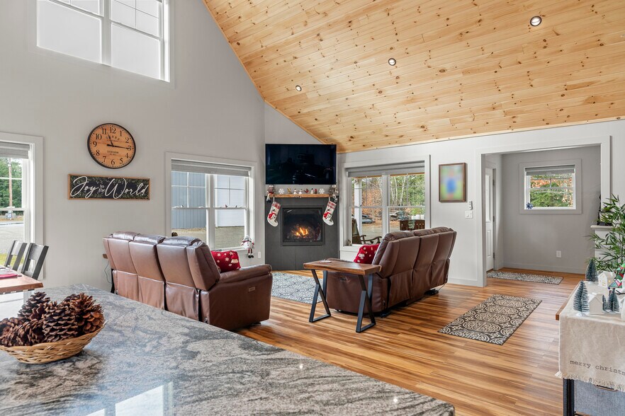 More Photos Of 145 E Pond Rd, Nobleboro Flex For Sale