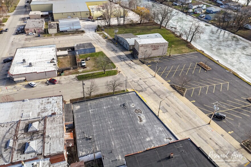 More Photos Of 124 E River St, Momence Warehouse For Sale