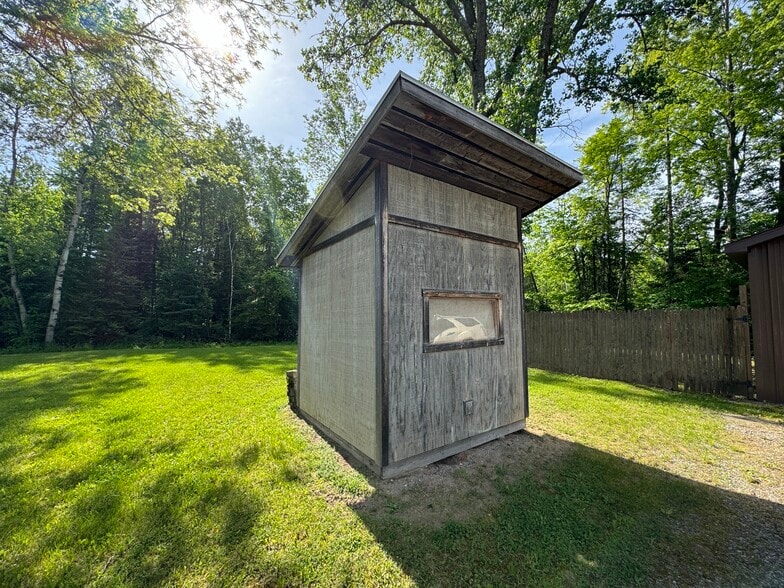 More Photos Of 482 N Sage Lake Rd, Hale Freestanding For Sale