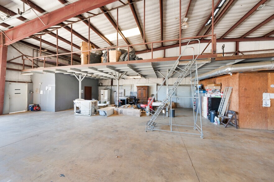 More Photos Of 20741 State Highway 155 S, Flint Light Manufacturing For Sale