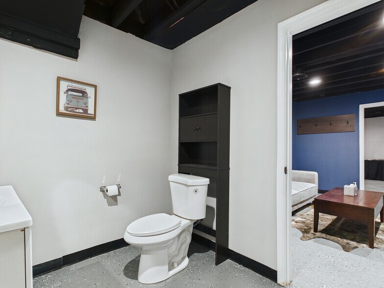 More Photos Of 407 Jacob St, Saint Jacob Specialty For Sale