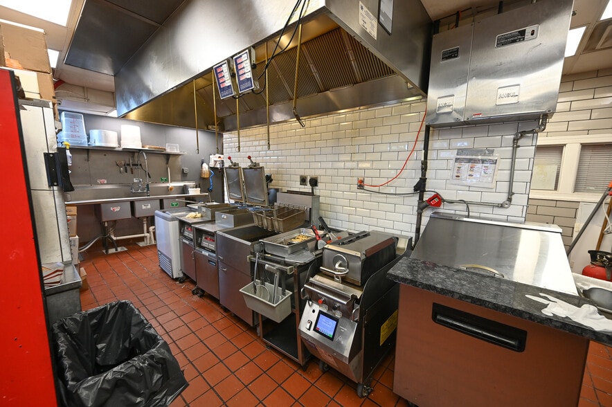 More Photos Of 1239 Mount Olivet Rd NE, Washington Freestanding For Lease
