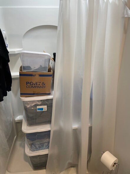 More Photos Of 586 Pleasant St, Watertown Flex For Sale