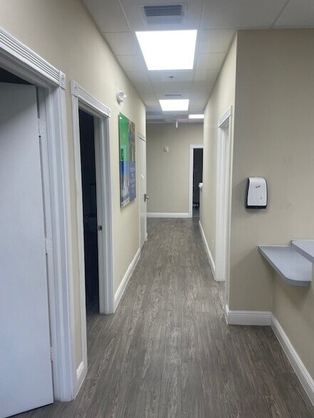 More Photos Of 2501-2543 Burns Rd, Palm Beach Gardens Medical For Lease