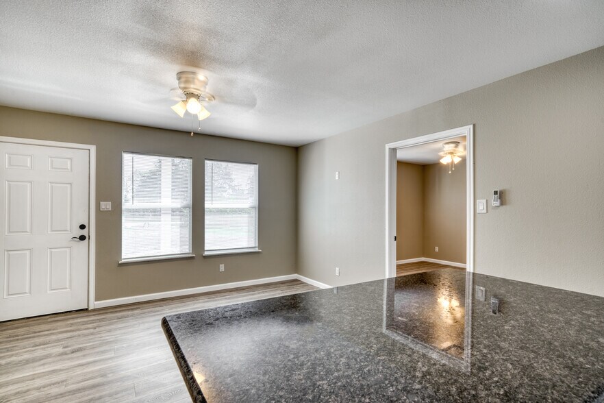 More Photos Of 9337 Ash St, Midway Apartments For Sale