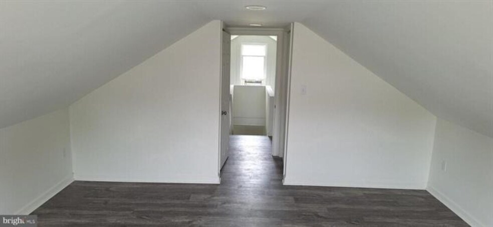 More Photos Of 603 Roslyn ave, Cambridge Specialty For Sale