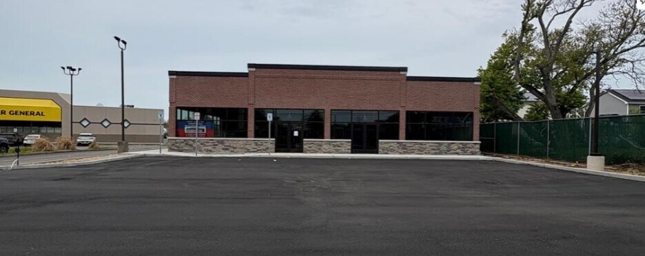Primary Photo Of 3395 Great Neck Rd, Amityville Medical For Lease