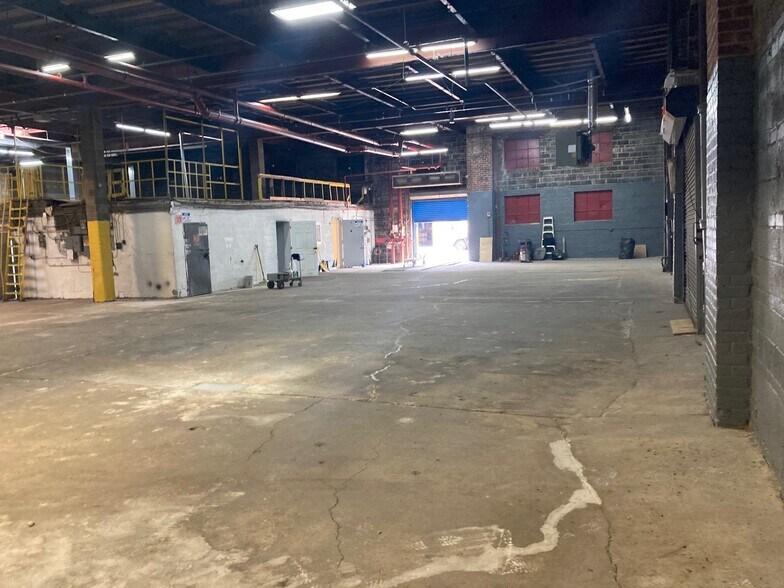 More Photos Of 529 Cozine St, Brooklyn Warehouse For Lease