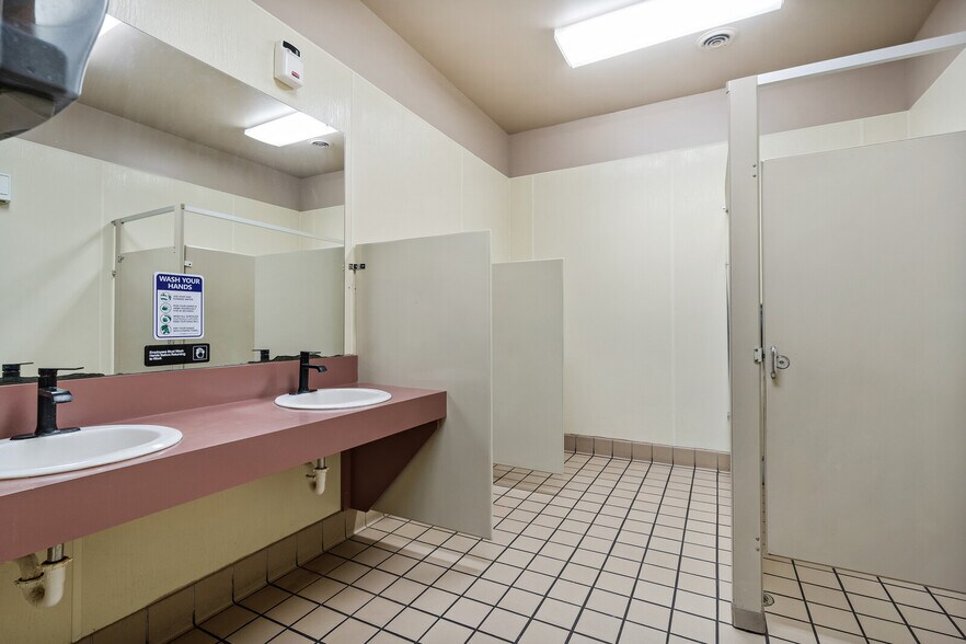 More Photos Of 8826 Gratiot Ave, Columbus Restaurant For Sale