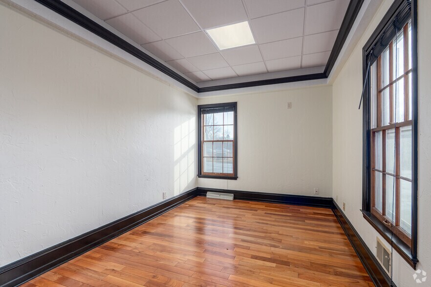 More Photos Of 10144 N Port Washington Rd, Mequon Office For Lease