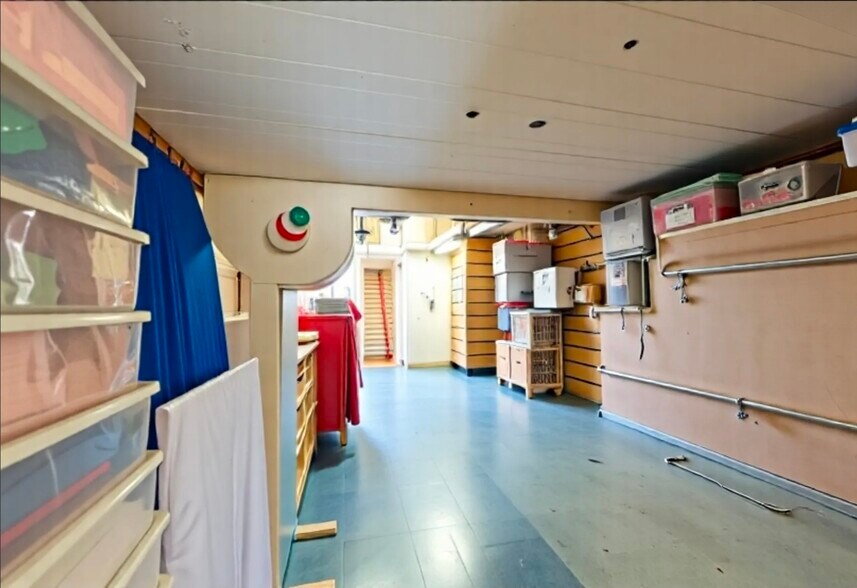 More Photos Of 12203 Hawthorne Blvd, Hawthorne Storefront For Sale