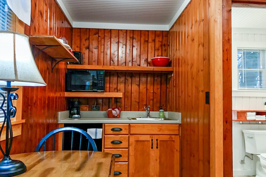 More Photos Of 11481 Main St, Honor Hotel For Sale