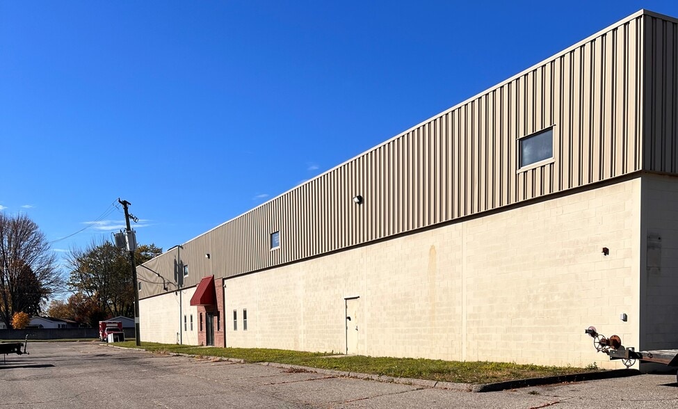 More Photos Of 43555 Utica Rd, Sterling Heights Warehouse For Lease