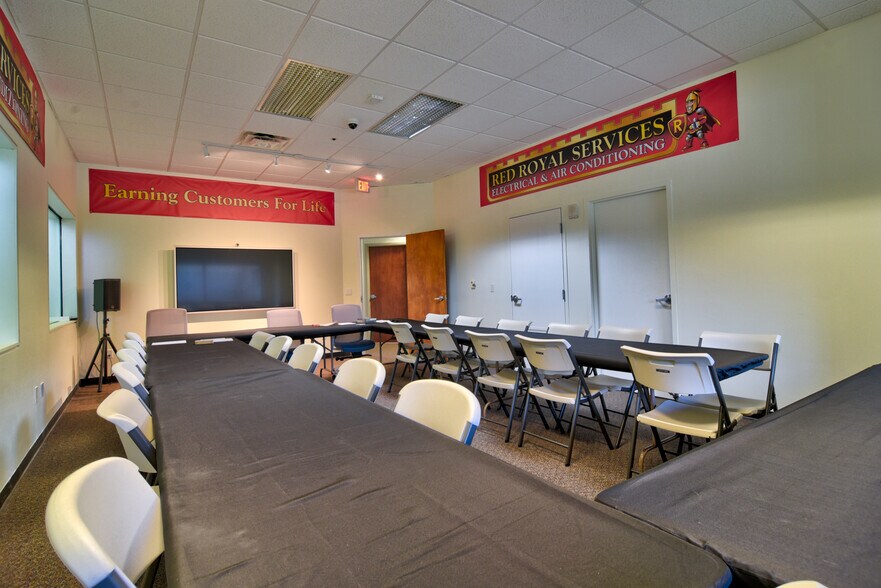 More Photos Of 1150 Cleveland St, Clearwater Office For Lease