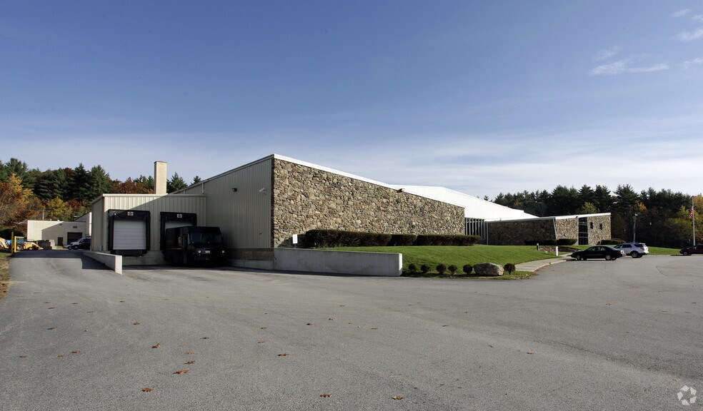 More Photos Of 660 Main St, Sturbridge Warehouse For Lease