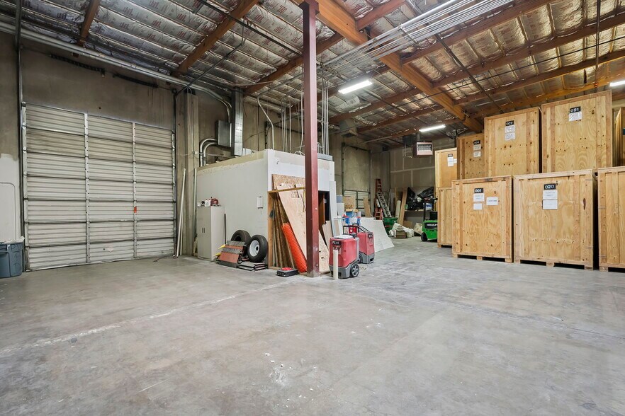 More Photos Of 802-808 Packer Way, Sparks Warehouse For Lease