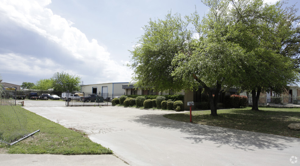 Primary Photo Of 5228 Kaltenbrun Rd, Fort Worth Warehouse For Lease