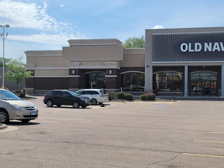 More Photos Of 2453-2587 Sycamore Rd, Dekalb Unknown For Lease
