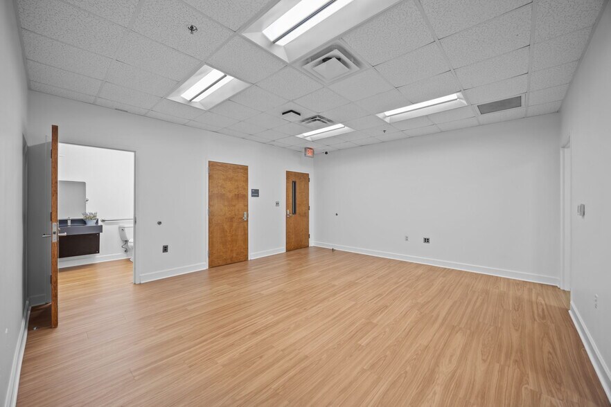 More Photos Of 1150 S Greene St, Greenville Distribution For Lease