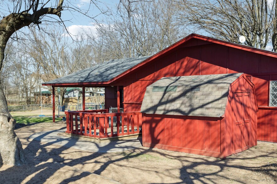 More Photos Of 235 Pine St, Oologah Daycare Center For Sale