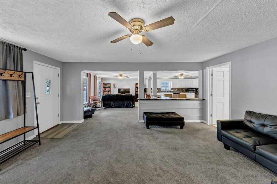 More Photos Of 6071 N Main St SE, Acworth Flex For Sale