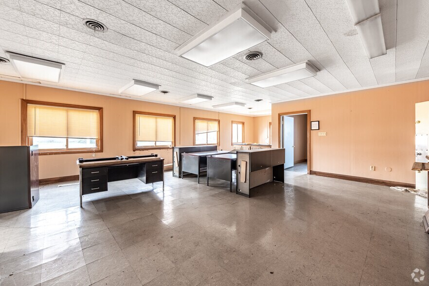 More Photos Of 1100 N Main St, Fostoria Warehouse For Sale