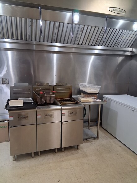 More Photos Of 1292 S Rickert Dr, Naperville Storefront For Sale