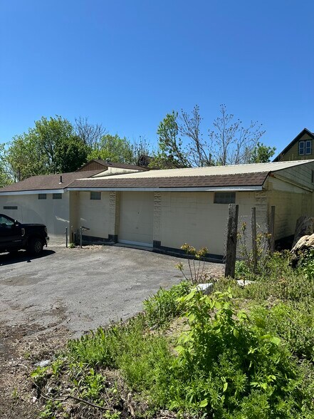 More Photos Of 129 Fairview Ave, Syracuse Flex For Sale