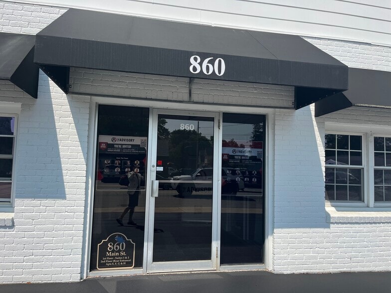 More Photos Of 860 Main St, Sanford Medical For Lease
