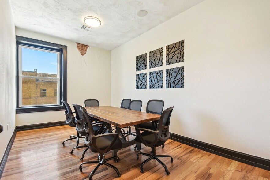 More Photos Of 5 N Park St, Sapulpa Storefront For Lease