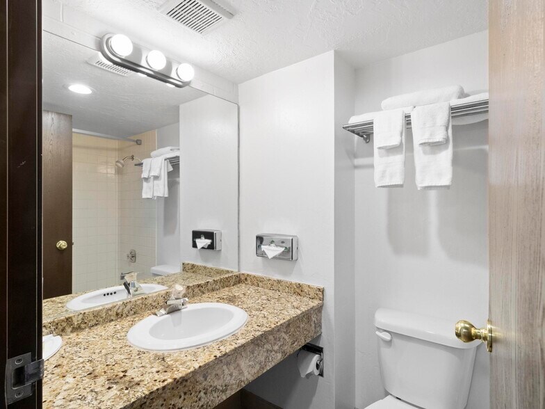 More Photos Of 333 N Main St, Richfield Hotel For Sale