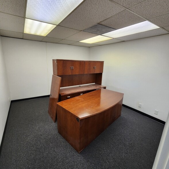 More Photos Of 555 S Isis Ave, Inglewood Warehouse For Lease