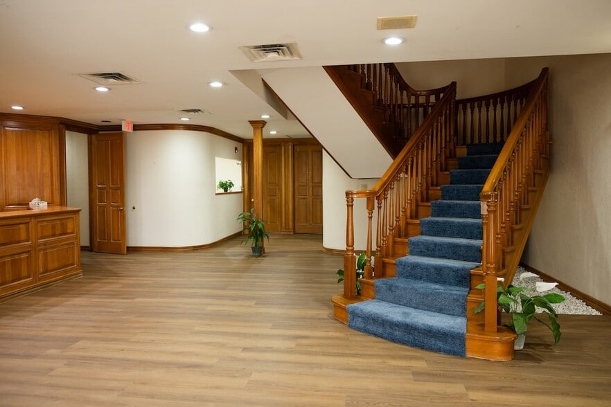 More Photos Of 10225 W Thunderbird Blvd, Sun City Medical For Lease