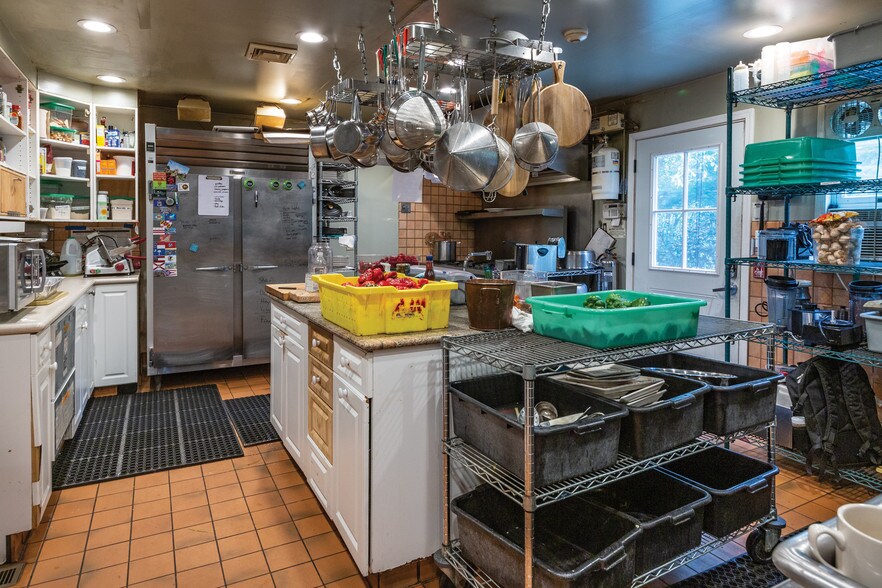 More Photos Of 31 N Main St, East Hampton Hospitality For Sale