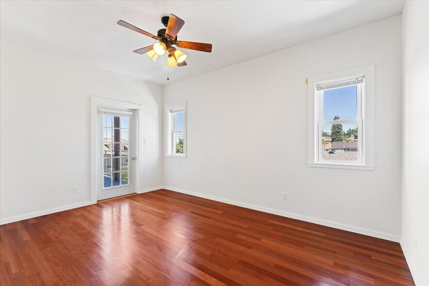 More Photos Of 829 2nd St, Mukilteo Office Residential For Sale