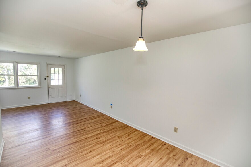 More Photos Of 7626 Bellehaven Dr, Gloucester Point Apartments For Sale