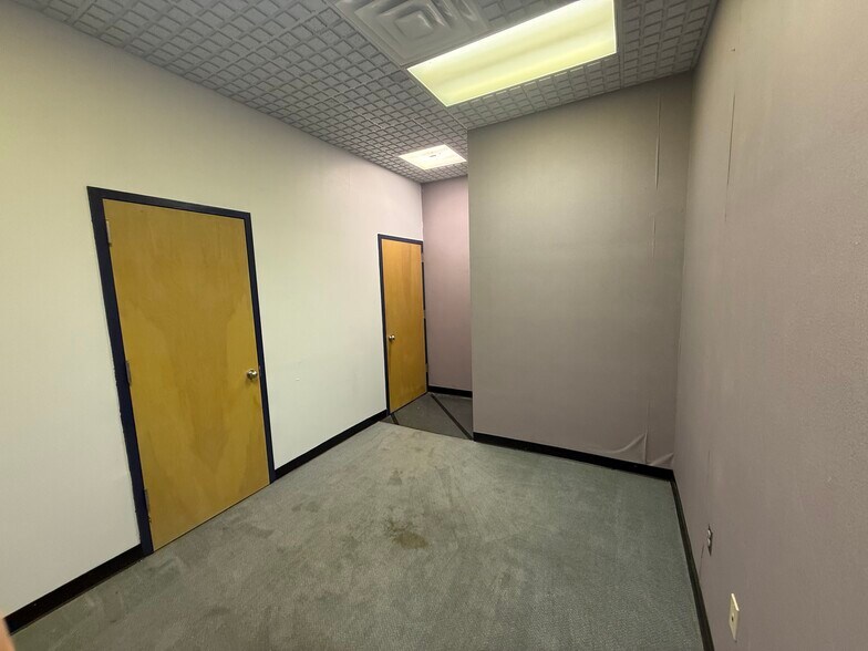 More Photos Of 215 W Donegan Ave, Kissimmee Industrial For Lease