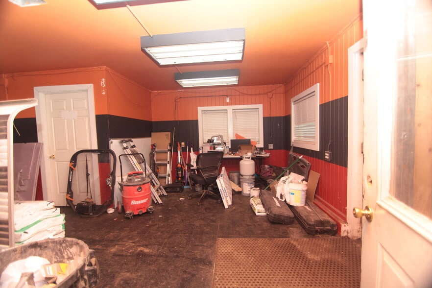 More Photos Of 4706 12th St, Rock Island Auto Dealership For Sale