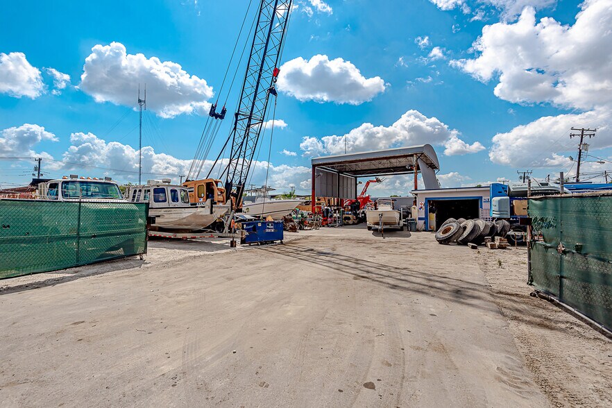 More Photos Of 2301 SW 57th Ave, West Park Warehouse For Lease