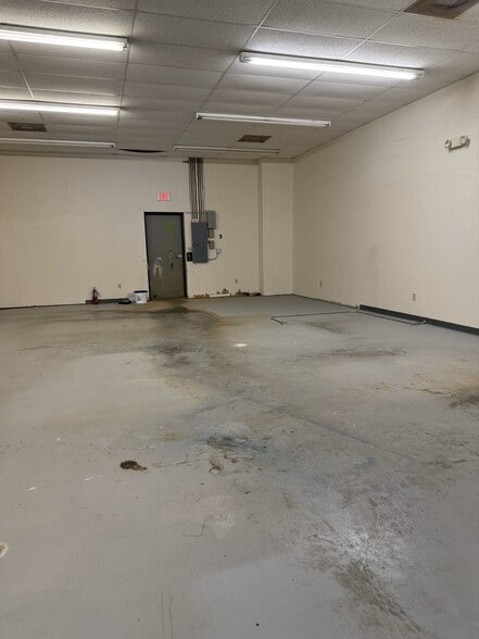 More Photos Of 829 Asbury Dr, Mandeville Storefront For Sale